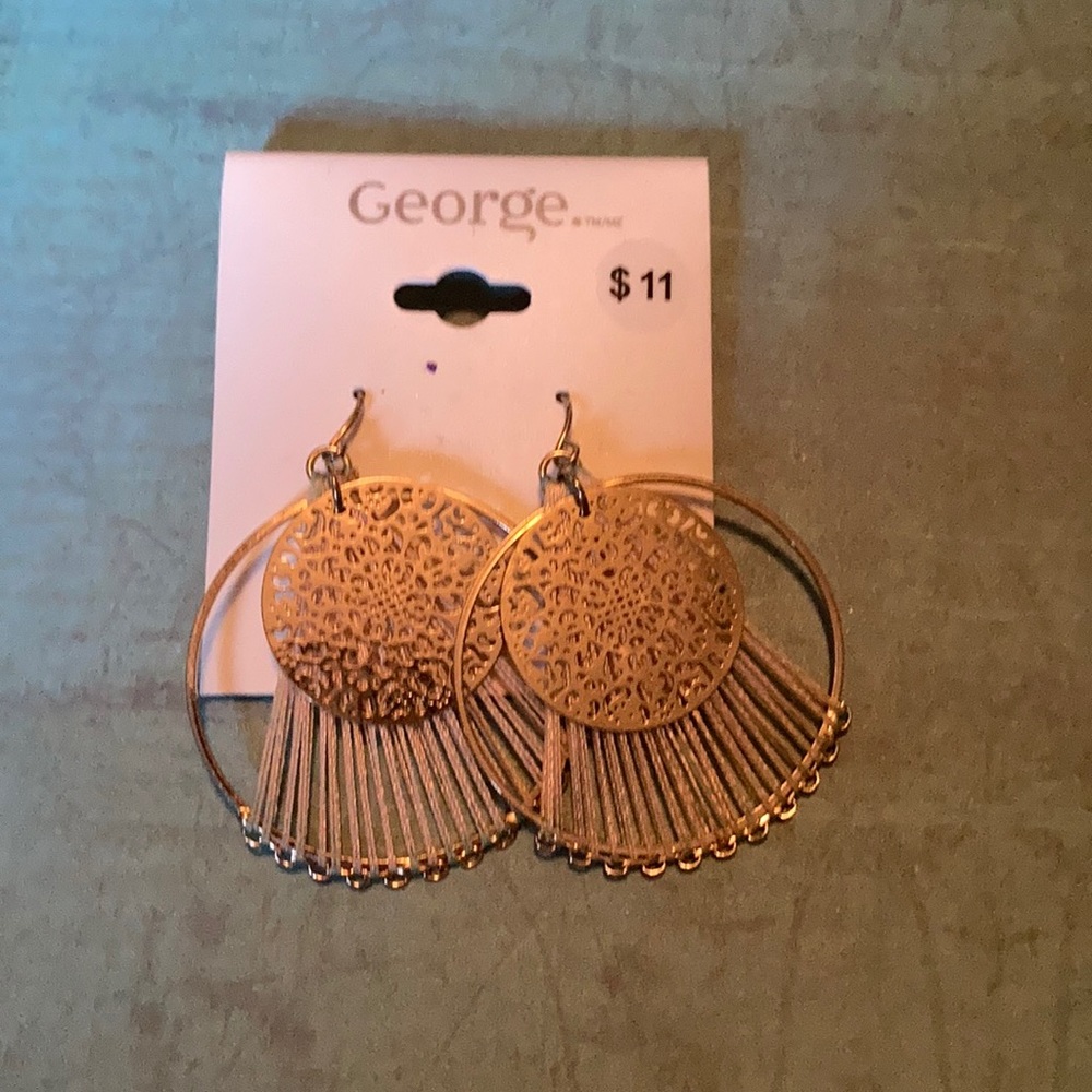 ❗️Closet clear out❗️Round dangle earrings.